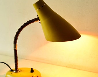 Small table lamp | Chartreuse retro lamp | Space age reading lamp