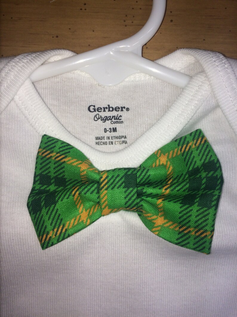 size 0-3m Luck of the Irish newborn onesie free shipping St Patrick/'s day Onesie w attached green Plaid bow tie for newborn baby boy