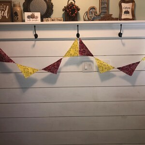 Banderín con bandana roja y amarilla para fiestas de cumpleaños, sesiones de fotos de smash cake, guarderías y baby showers. Bonito banderín rústico de 2,28 m