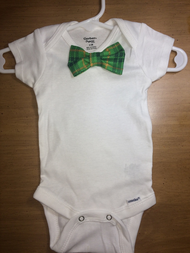 size 0-3m Luck of the Irish newborn onesie free shipping St Patrick/'s day Onesie w attached green Plaid bow tie for newborn baby boy