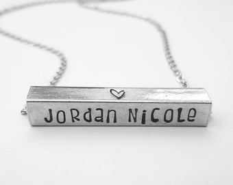 Collier prénom personnalisé pour maman, bijoux pour la fête des mères estampés à la main, cadeau pour nouvelle maman