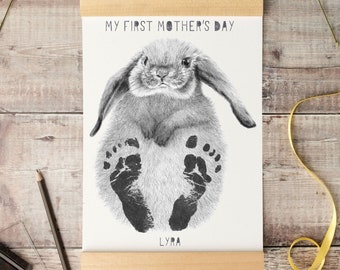 My First Mother’s Day Personalized Baby Footprint Kit, le premier cadeau souvenir de la fête des mères de bébé, art original de la crèche, animal dessiné à la main