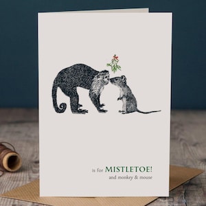 Christmas M is for Mistletoe Karte, Festliche typografische Tierkarte, Originalzeichnung, Leere Weihnachtskarte, Feiertagskarte