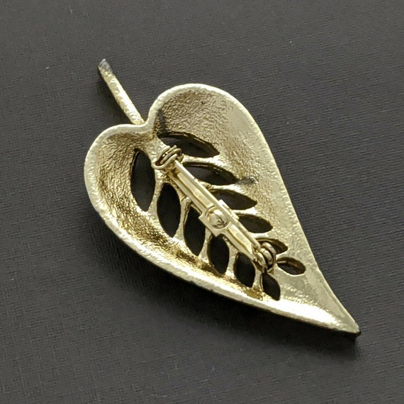 Vintage Leaf Brooch Heart Shape Gold Tone Cut Out… - image 6