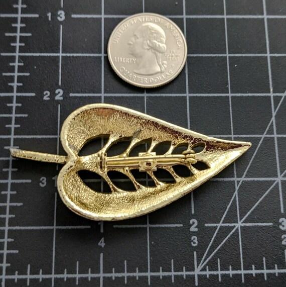 Vintage Leaf Brooch Heart Shape Gold Tone Cut Out… - image 8