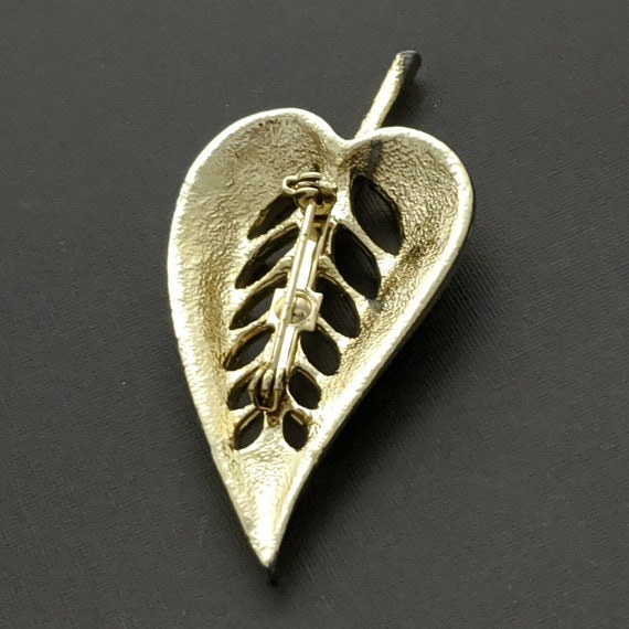 Vintage Leaf Brooch Heart Shape Gold Tone Cut Out… - image 7