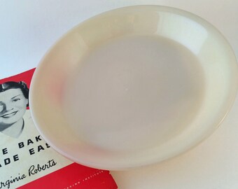 Fire King Pie Plate Vintage Ivory 1940s-early 50s bakeware 9-inch