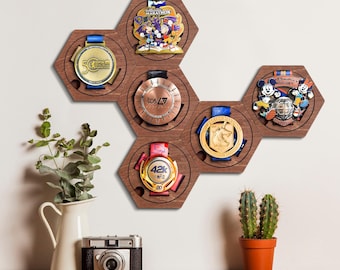 Soporte modular para medallas deportivas en color nogal americano - Colgador hexagonal de madera para medallas - Soporte hexagonal para medallas deportivas