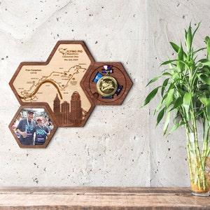 Cincinnati Flying Pig Marathon Medaillenhalter mit Personalisierungs-Routenkarte - Mehrfarbiges Set aus modularen Medaillenhaltern