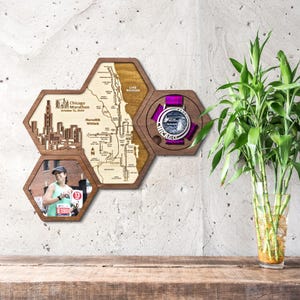Porta medallas de la Maratón de Chicago con mapa de ruta personalizable - Juego multicolor de porta medallas deportivas modulares - Marco para medallas