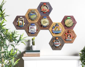 Espositore modulare esagonale per medaglie in 9 colori di legno - Appendiabiti personalizzato a nido d'ape - Pannello in legno per medaglie da maratona