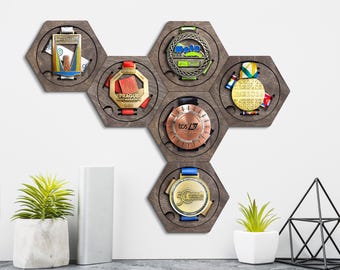 Espositore modulare esagonale per medaglie in Brasile, colore Heban - Appendi medagliere in legno per maratoneti - Pannello espositivo personalizzato a nido d'ape per gare