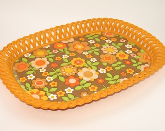 Vintage 70s plastic tray with a beautiful flower decor !
