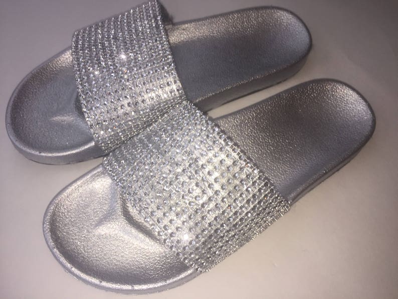 ONDA Womens Sanaa Shiny Metallic Pool Slide Platform Flat Sandal Contoured Comfort Footbed