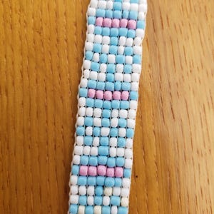 Patrón para telar de pulsera de cardo con cuentas pequeñas