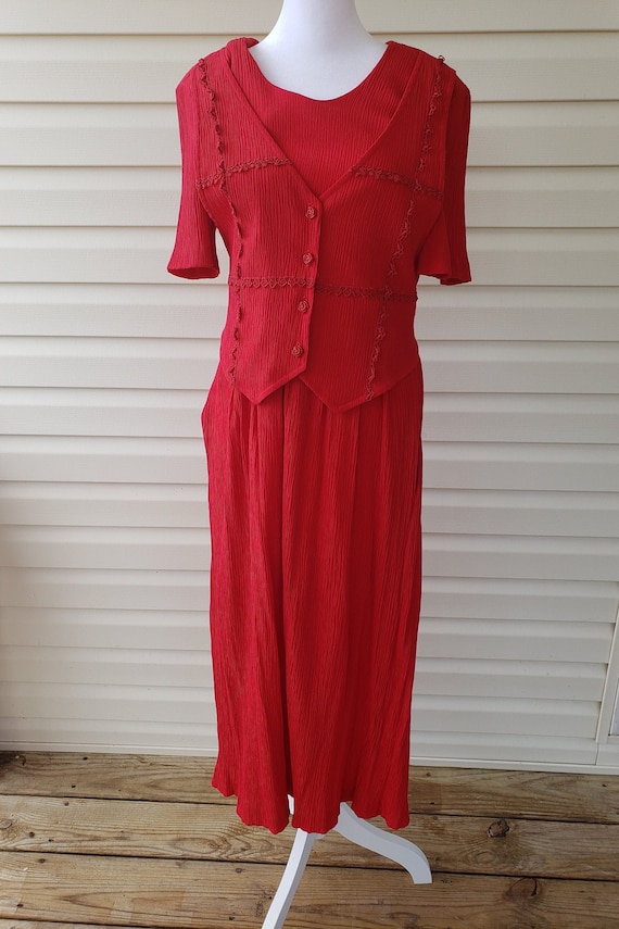 Red Rose button 1990s vintage Miss Dorby dress. Si