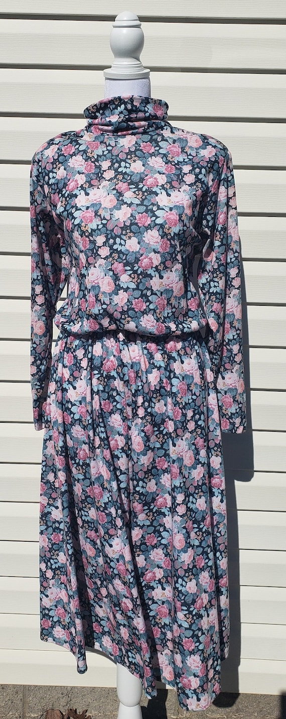 Pastel Rose floral turtleneck  dress mid-length 19