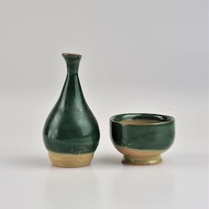 Vintage skandinavische handgemachte Miniaturvase und Schale aus Keramik, grün und beige