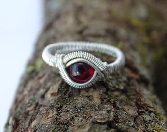 Garnet sterling silver wire ring. Garnet ring, wire wrapped ring, sterling silver ring, garnet jewelry, wire ring, unique ring,garnet silver