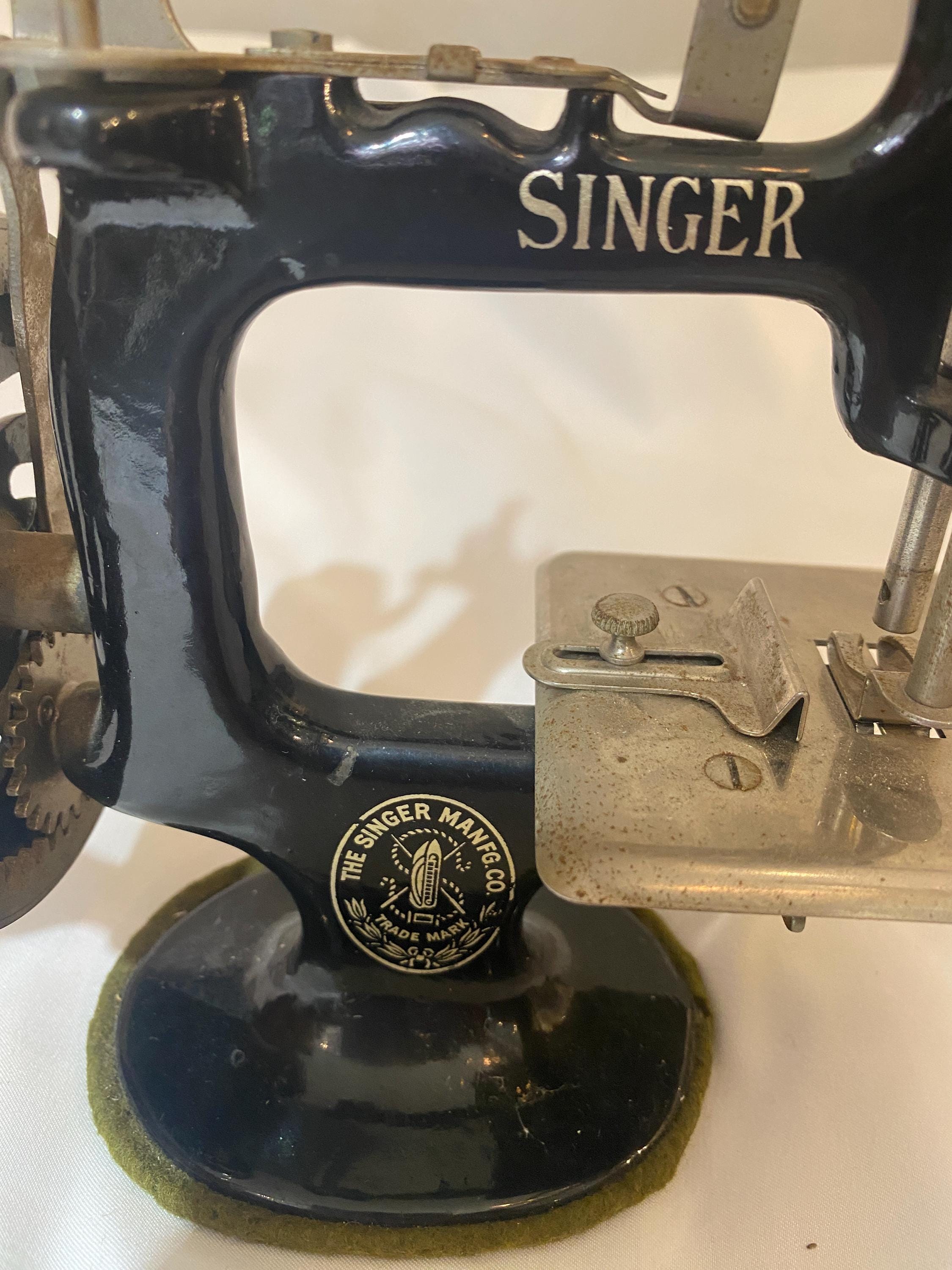 Singer Child's Sewing Machine - C. 1920 - Etsy Singer Child's Sewing Machine - C. 1920 - Etsy
