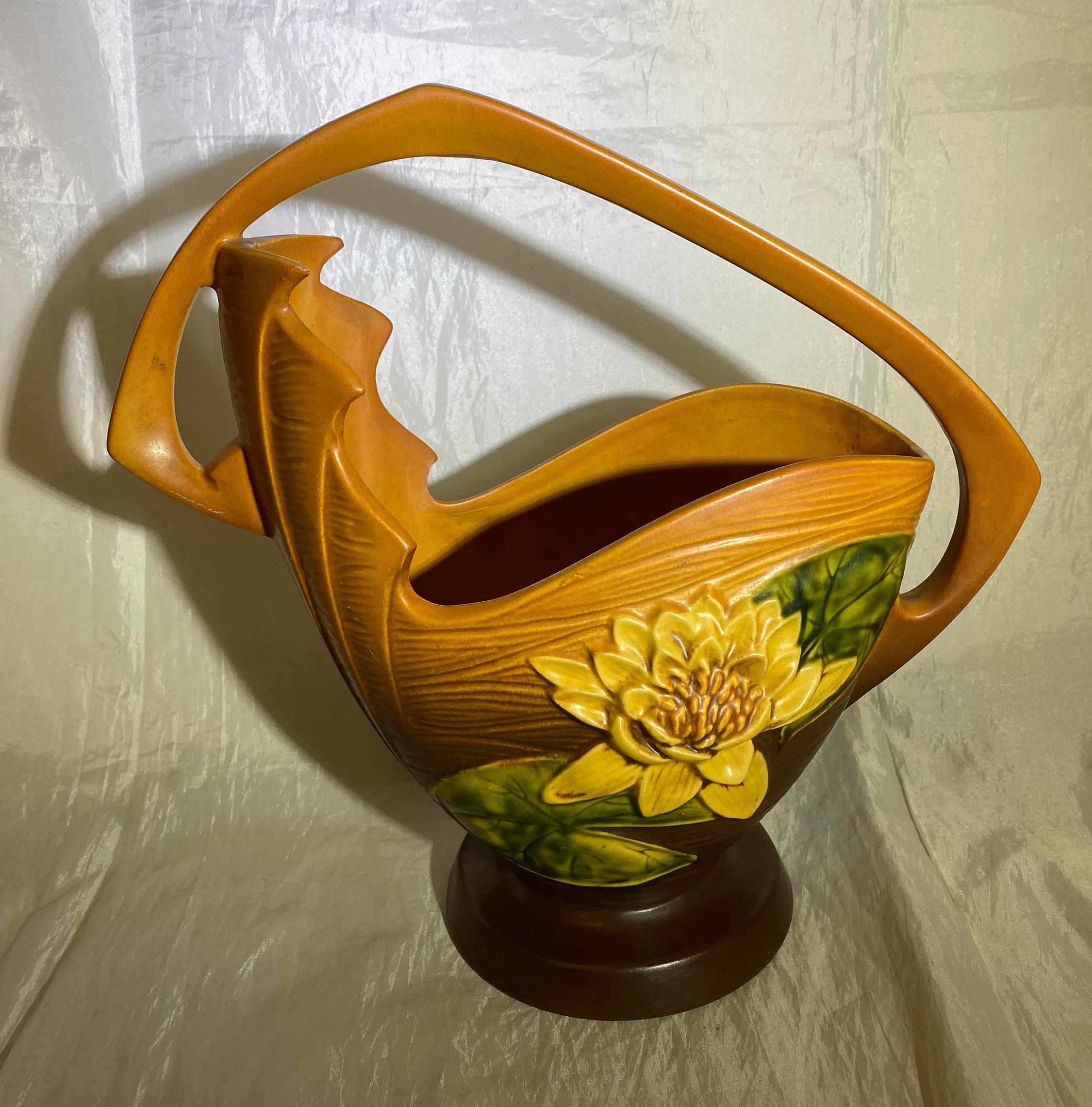 Roseville Water Lily Basket - 382-12