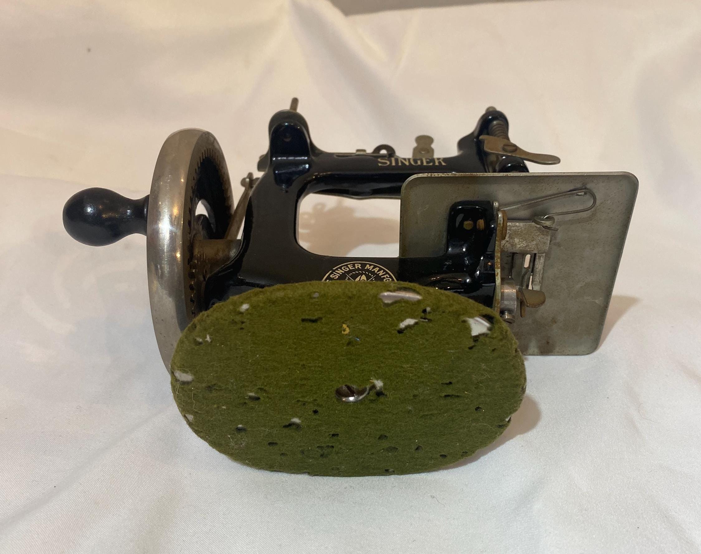 Singer Child's Sewing Machine - C. 1920 - Etsy Singer Child's Sewing Machine - C. 1920 - Etsy