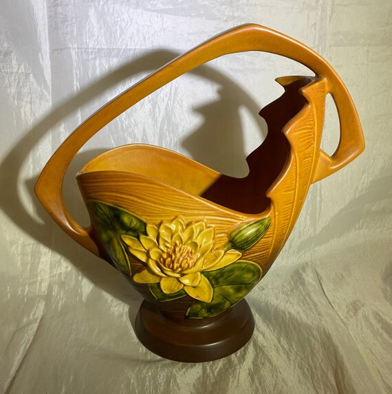 Roseville Water Lily Basket - 382-12