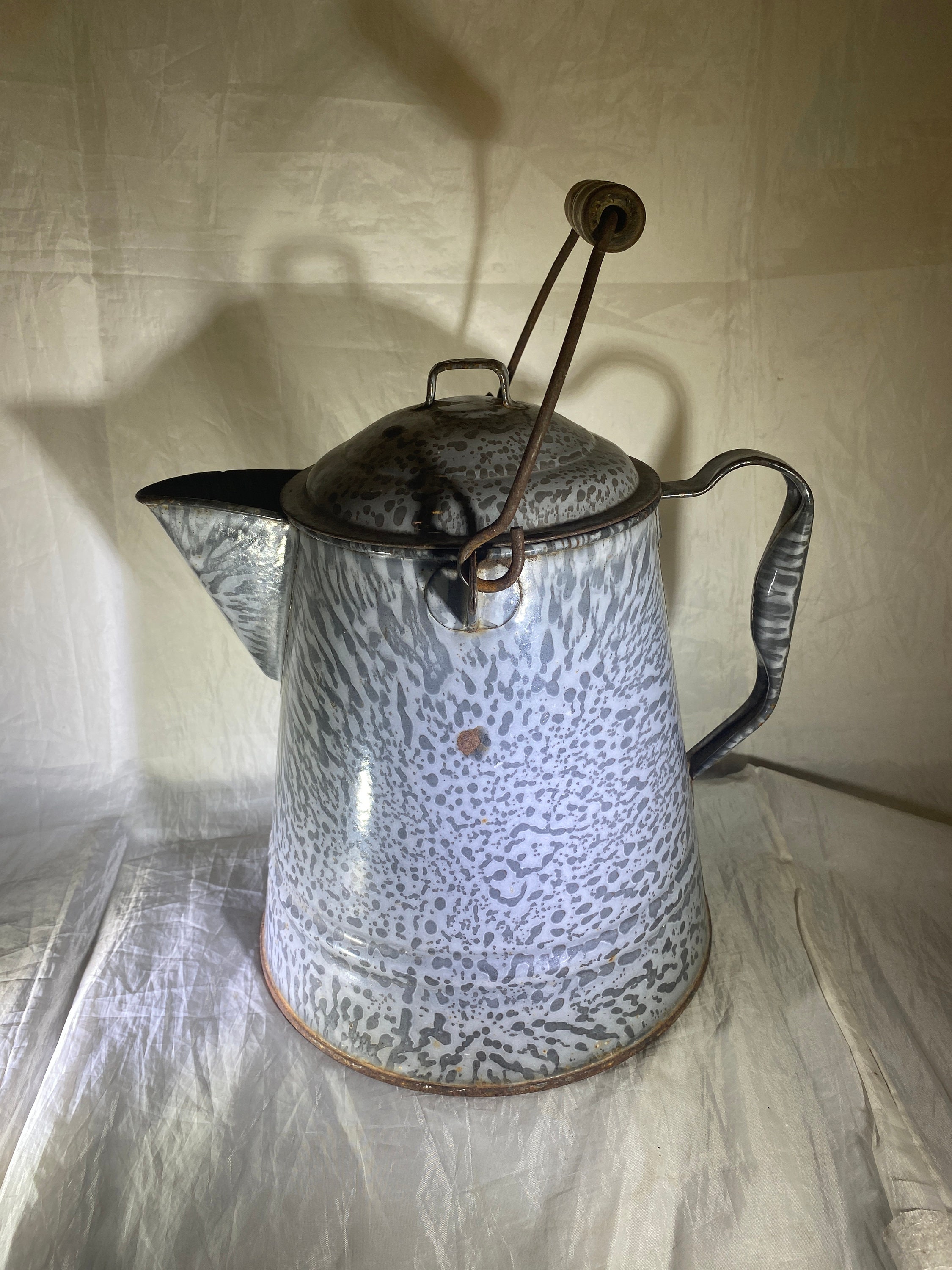 VINTAGE GRANITEWARE GREY SPECKLED LARGE COWBOY COFFEE POT / KETTLE for Sale  in Littleton, CO - OfferUp