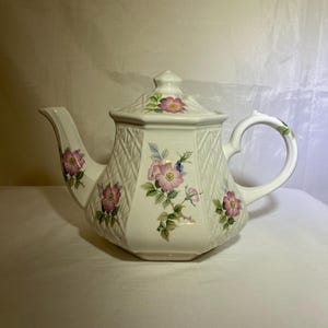 Sadler Wild Rose Teapot