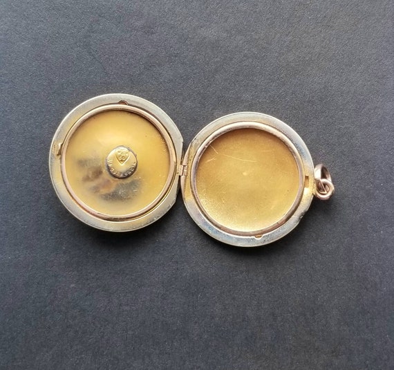 Yellow and White Gold Locket with Mother of Pearl… - image 5