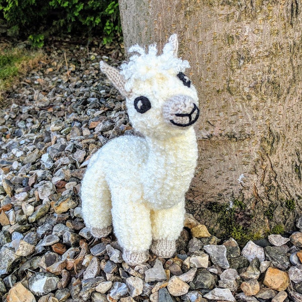 PDF Knitting Pattern - Eli the Alpaca - Farm animal toy - Fancy yarn - Eyelash yarn - Worked Flat - Knitted flat - Seamed and Stuffed