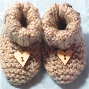 Beige Baby Booties, Knitted Baby Booties, Baby Slippers,  Baby Booties, Heart Baby Booties, Baby Boy, Baby Girl, Baby Gift, 3-6 months