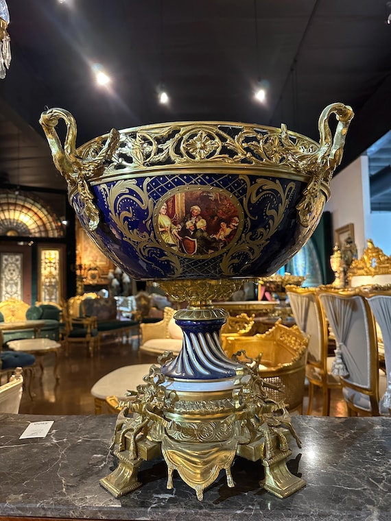 Victorian style porcelain vase