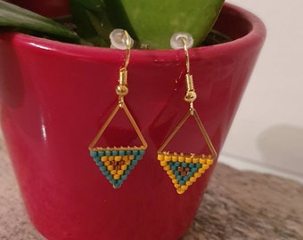 Boucles d'oreilles triangles - tissage Miyuki - jaunes et vertes