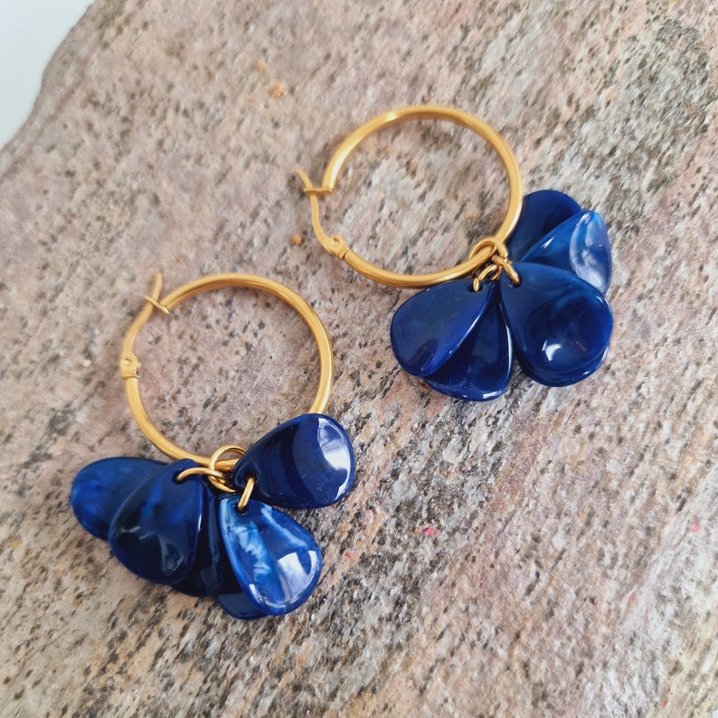 Boucles d'oreilles créoles Suzie bleu roi marbré