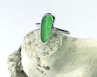 Bellissimo anello in vetro marino della Cornovaglia in argento e giada verde, taglia UK L