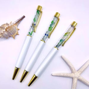 Bolígrafo de vidrio marino, bolígrafo de regalo, regalo de vidrio marino de Cornualles para maestros, bolígrafo rellenable, detalle dorado en tinta negra, regalo único para rellenar calcetines de Navidad.