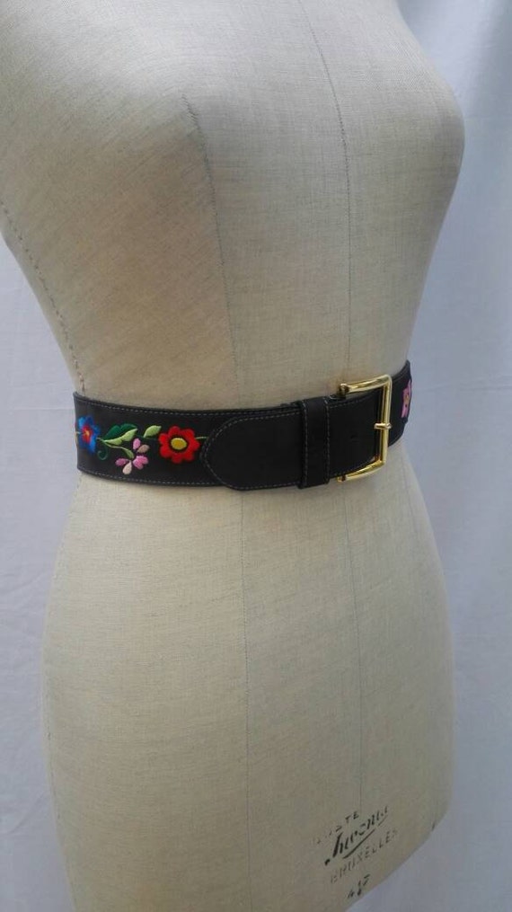 MOSCHINO JEANS vintage 90s flower embroidered belt
