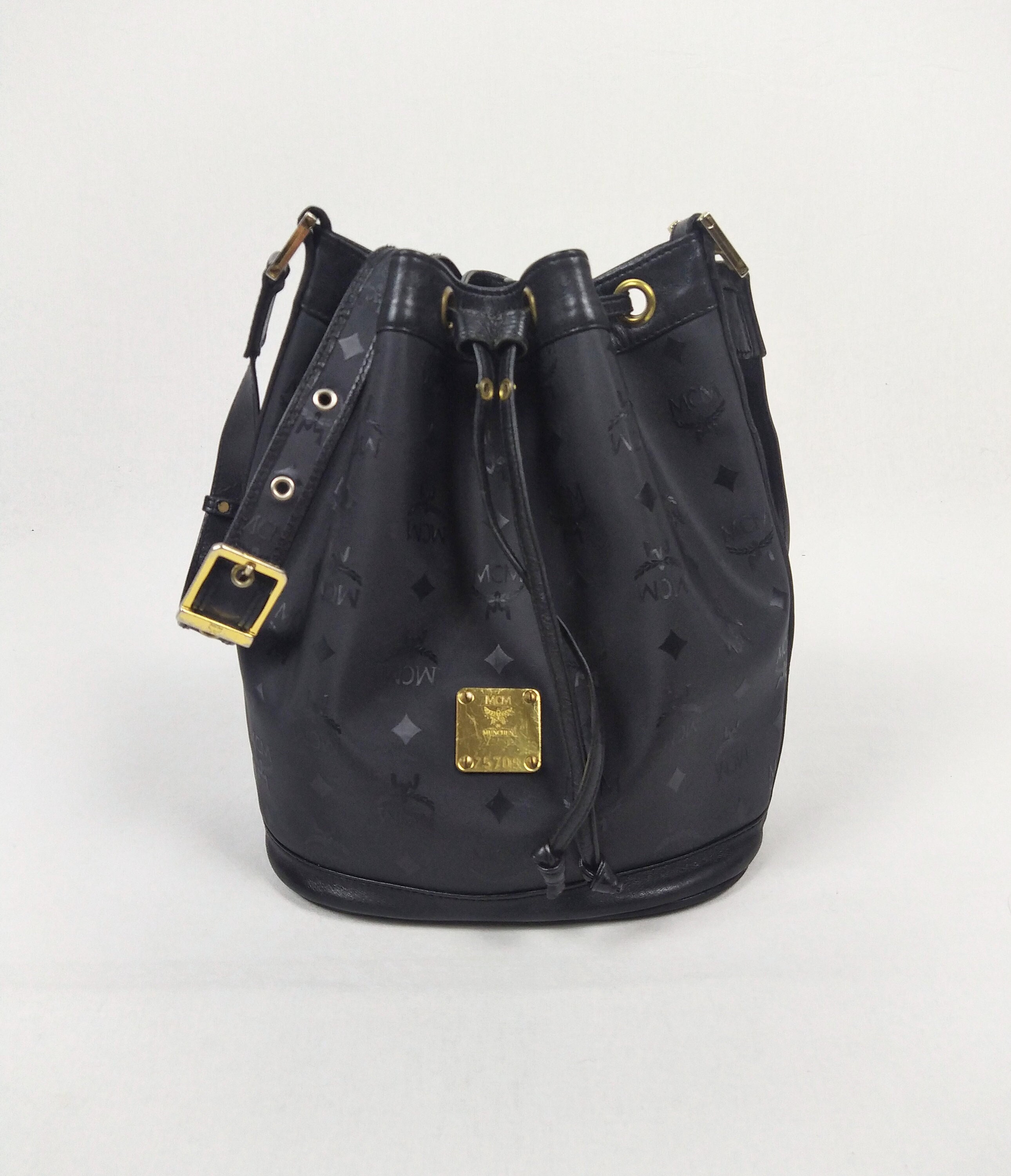 Mcm bucket bag black deals