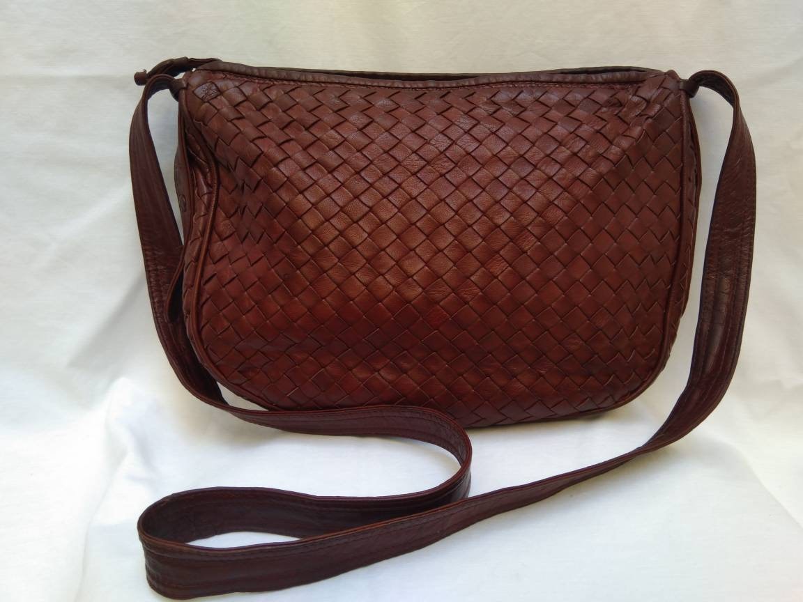 BOTTEGA VENETA vintage 80s burgundy intrecciato woven leather crossbody bag