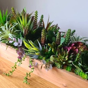 Fioriera artificiale per piante grasse: centrotavola in legno con fogliame artificiale, arredamento moderno