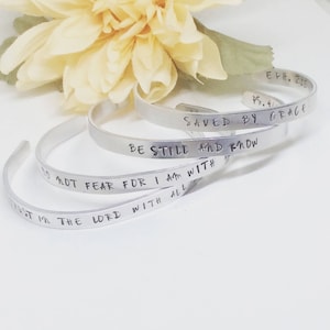 Cadeau de verset biblique, bracelet de verset biblique, bijoux de versets bibliques, bijoux d’écriture, cadeau estampillé à la main, cadeaux chrétiens, bracelet inspirant