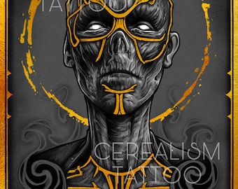 Puede incluir: Una ilustración en blanco y negro de una persona con una máscara dorada y un collar dorado. El fondo es gris oscuro con detalles dorados. El texto "Cerealism Tattoo" aparece dos veces en la imagen.