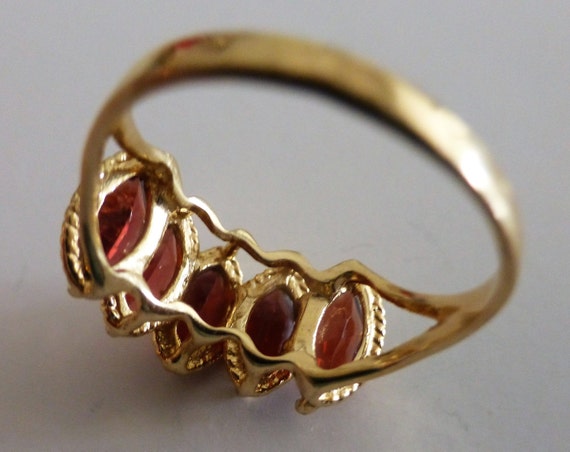 14kt Yellow Gold Vintage Marquise Garnet Ring - image 4