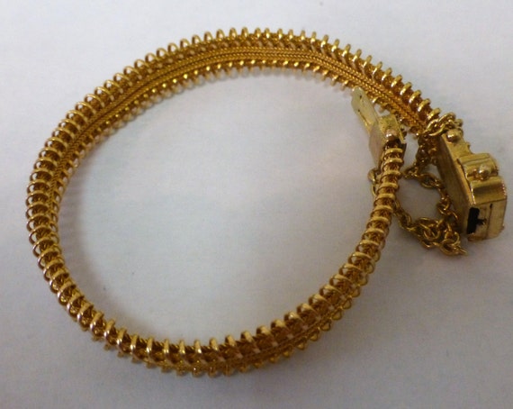 16kt Yellow Gold Victorian Mesh Vintage Bracelet - image 9