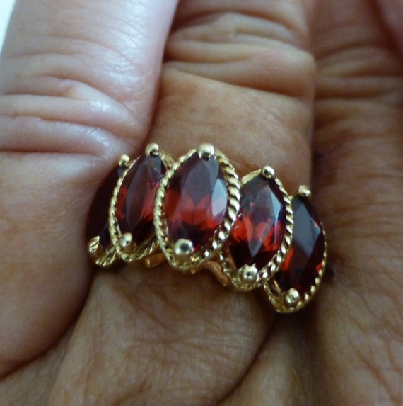 14kt Yellow Gold Vintage Marquise Garnet Ring - image 2