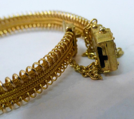 16kt Yellow Gold Victorian Mesh Vintage Bracelet - image 10