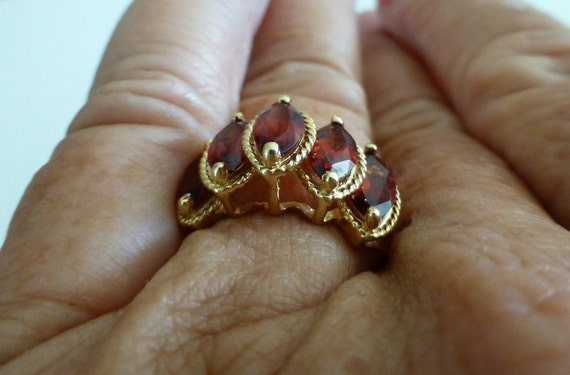 14kt Yellow Gold Vintage Marquise Garnet Ring - image 6