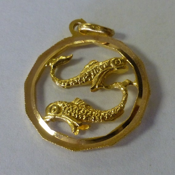 18kt Yellow Gold Pisces Charm