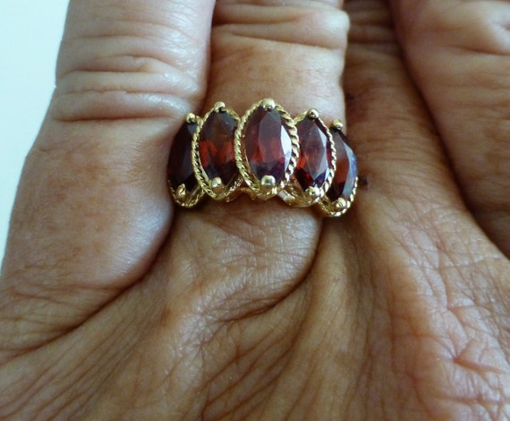 14kt Yellow Gold Vintage Marquise Garnet Ring - image 7
